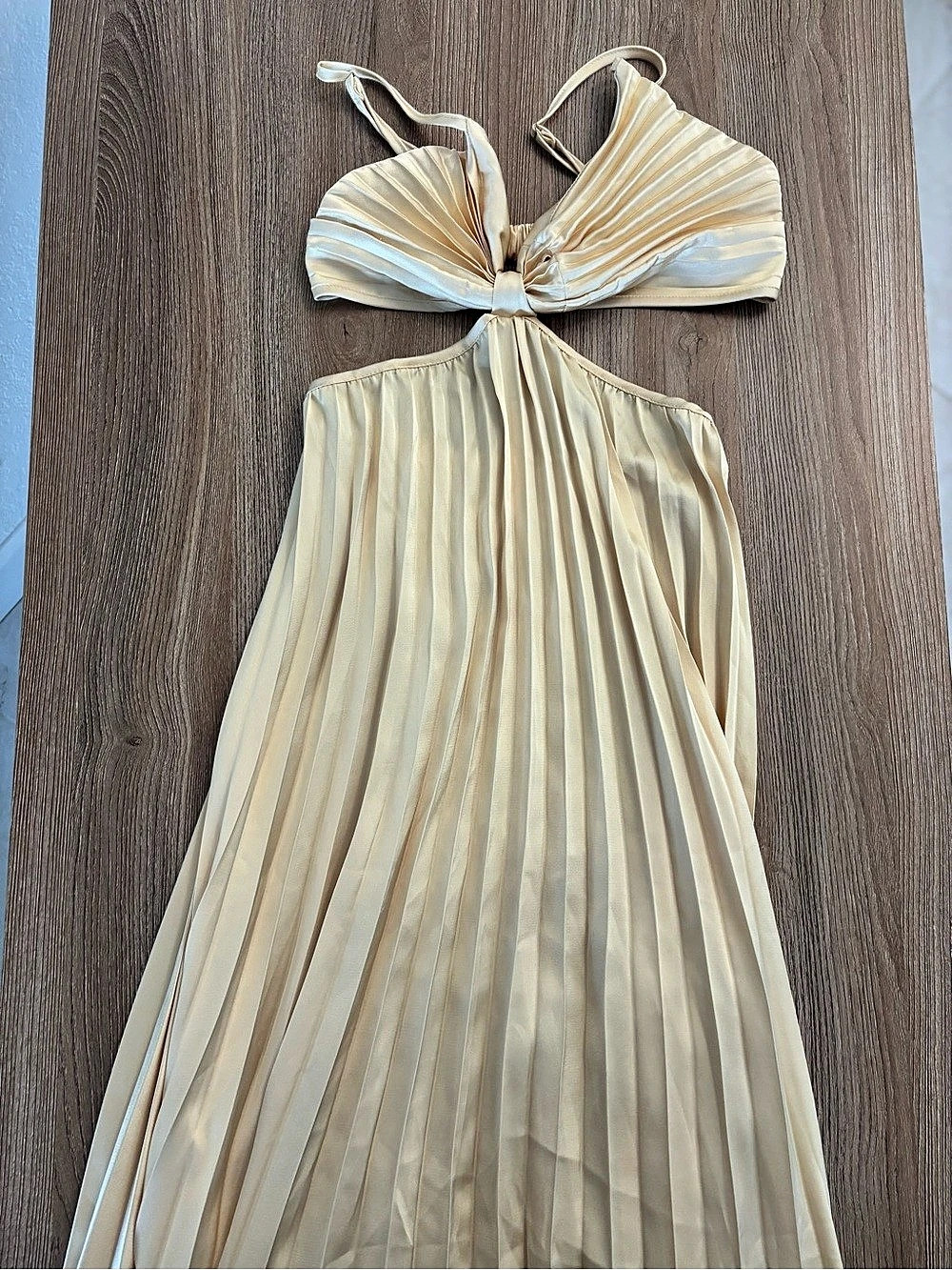 Pleated Maxi Dress in Yellow Size XS